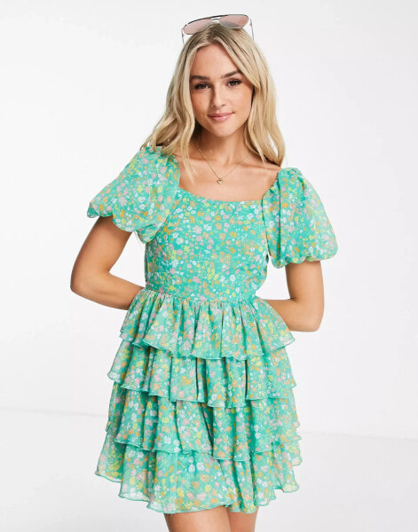 Miss Selfridge – Festival-Minikleid aus Chiffon mit buntem Blümchenmuster und Stufenrock