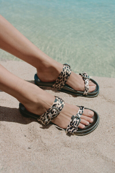 ANIMAL PRINT FLAT SANDALS WITH BUCKLES