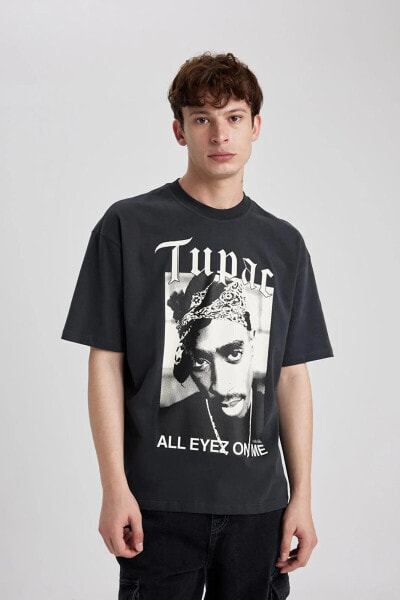 Футболка defacto Tupac Shakur Oversize Fit с у в Bisiklet Baskılı Короткий рукав Tişört B0353ax23wn