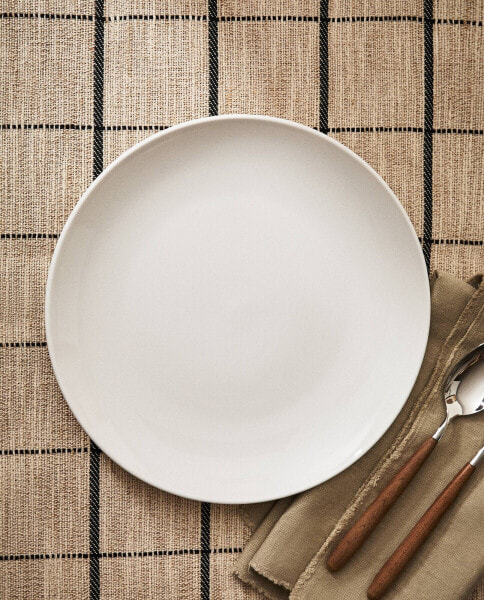 Stoneware dinner plate