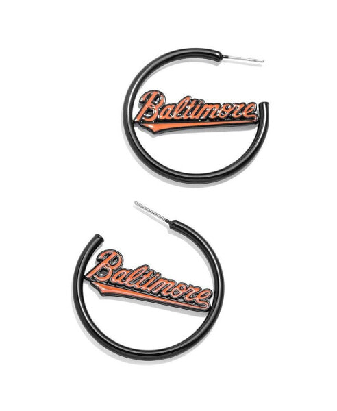 Серьги Baublebar Baltimore Orioles эмалированные в форме обруча