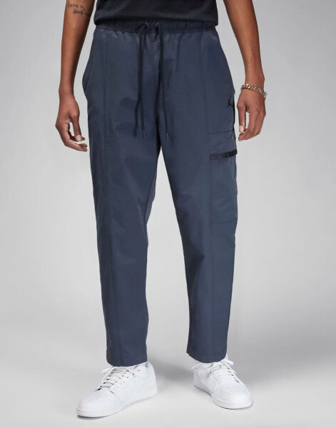 Jordan Flight Essentials woven trousers in black