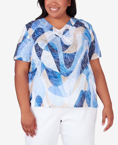 Plus Size Bayou V-neck Wavy Abstract Top