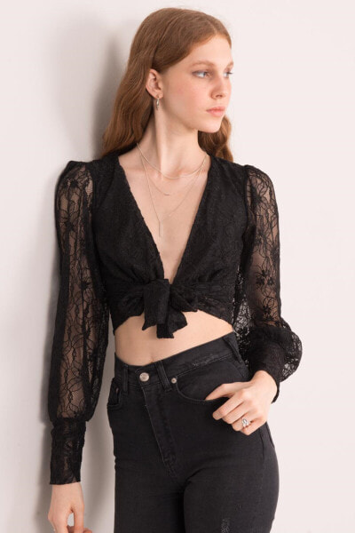 Женская блузка с длинным ажурным рукавом и завязанным бюстье - черная Factory Price