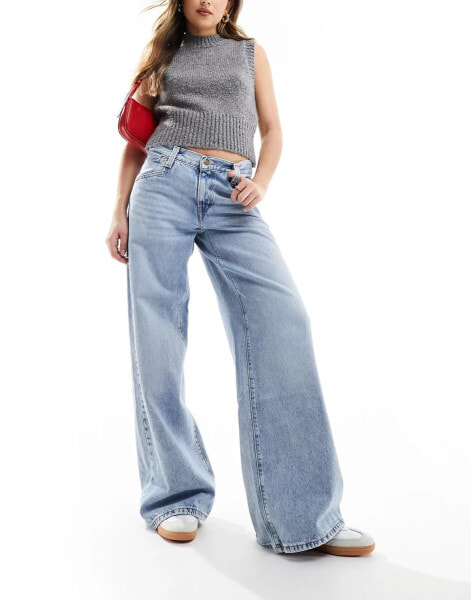 Levi's '94 baggy wide leg jeans in light blue wash