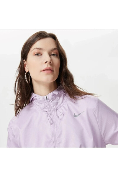 Спортивная куртка Nike Essential Kadın