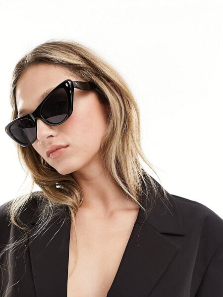 AIRE linea cat eye sunglasses in black