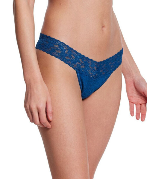 Signature Lace Low Rise Thong Underwear