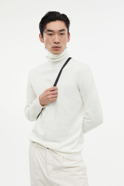 Slim Fit Fine-knit Turtleneck Sweater