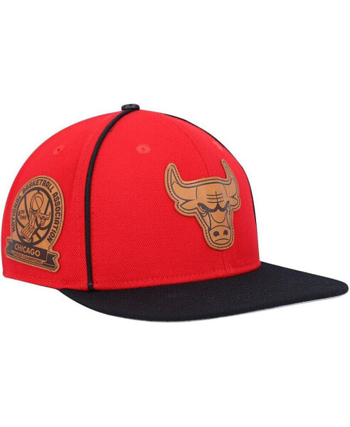 Men's Red, Black Chicago Bulls Heritage Leather Patch Snapback Hat