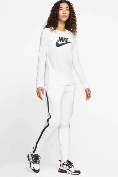 Футболка женская Nike BV6171 белая