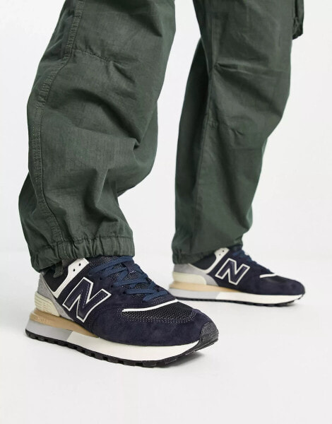 New Balance – 574 – Sneaker in Marineblau und Wollweiß