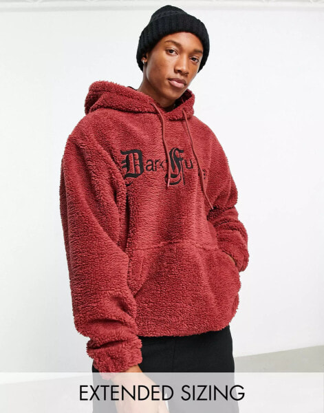 ASOS – Dark Future – Oversized-Kapuzenpullover aus Teddyfell in Dunkelrot mit aufgesticktem Gothic-Logo entlang der Wirbelsäule