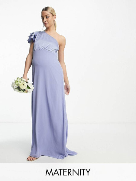 TNFC Maternity – Maxikleid in Puderblau für Brautjungfern mit gerüschter Schulterpartie