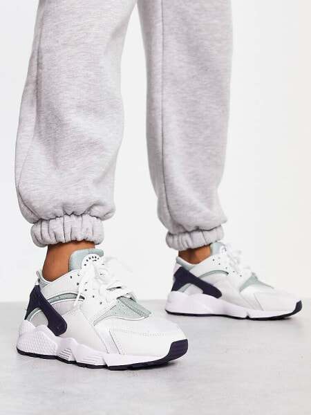 Nike Air Huarache trainers in white