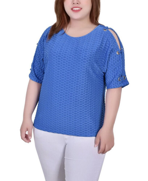 Plus Size Short Sleeve Honeycomb Textured Grommet Top