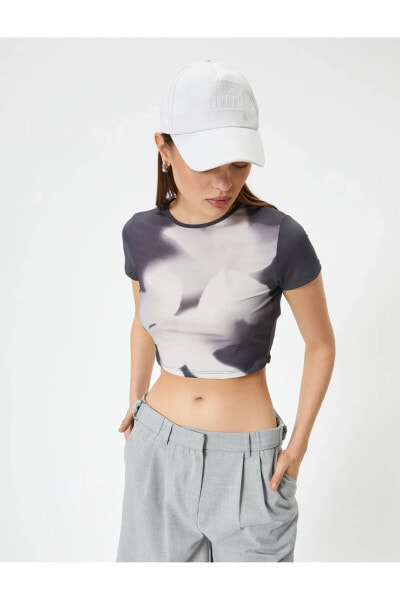 Soyut Desenli Crop Tişört Kısa Kollu Bisiklet Yaka Slim Fit