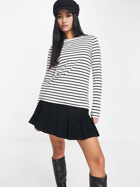 New Look striped long sleeved crew neck top in black and white