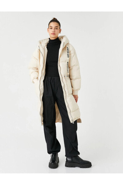 Пальто Koton Утепленное с капюшоном и принтом "Уважение к жизни"