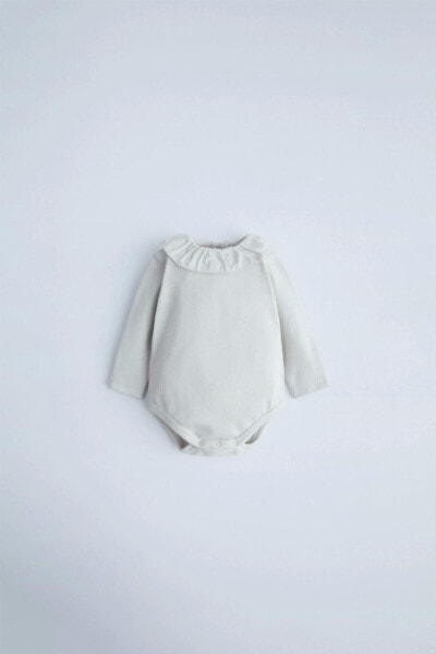 Contrast bodysuit with ruffle detail