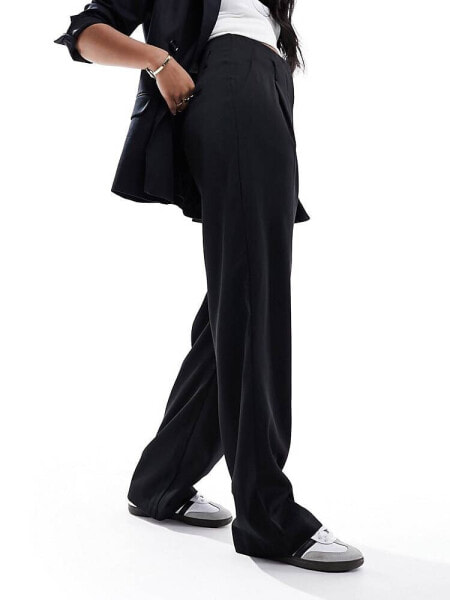 Vero Moda tailored high waisted relaxed straight leg trousers with belt loop detail in black