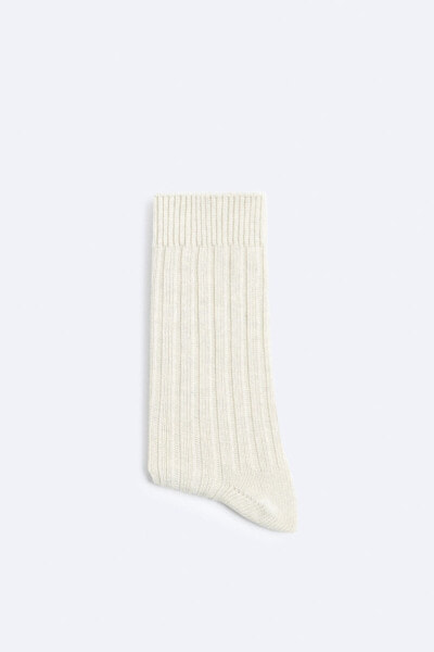 Ribbed textured socks