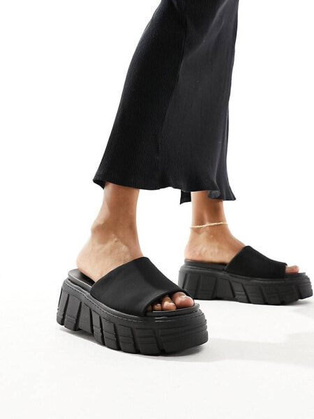 Stradivarius chunky flatform mule in black