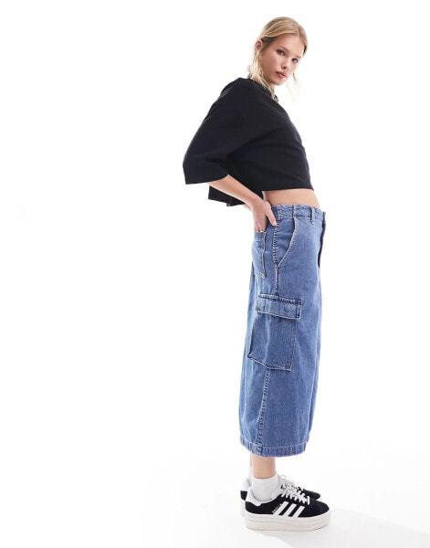 Levi's cargo midi denim skirt in blue