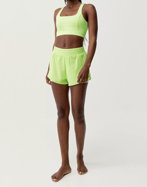 Born Living Yoga – Padma – Shorts in Limettengrün mit integrierter kurzer Hose