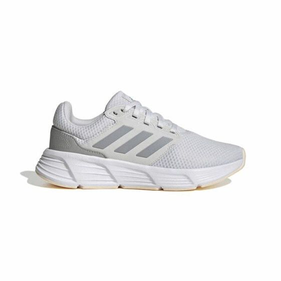 Беговые кроссовки для взрослых Adidas Galaxy 6 Женщина Белый