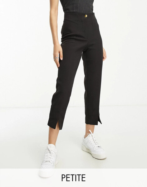 River Island Petite – Zigarettenhose in Schwarz mit Saumschlitz vorne