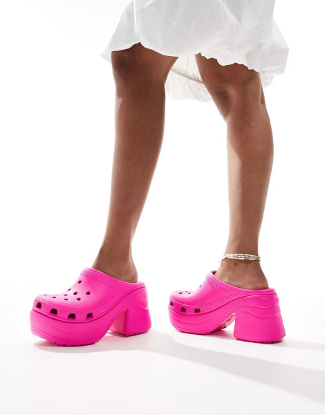 Crocs Siren clogs in Pink