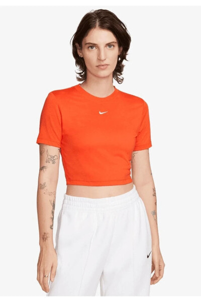 Футболка Nike Essential Slim Crop-top.