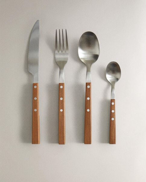 4-piece cutlery with wooden handle