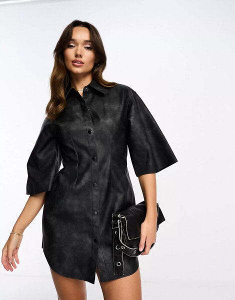 ASOS DESIGN – Mini-Hemdkleid aus Lederimitat in verwaschenem Schwarz