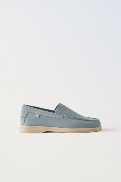 Split suede deck shoes