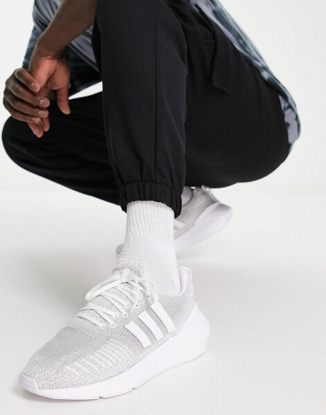 adidas Originals swift run 22 trainers in grey and white