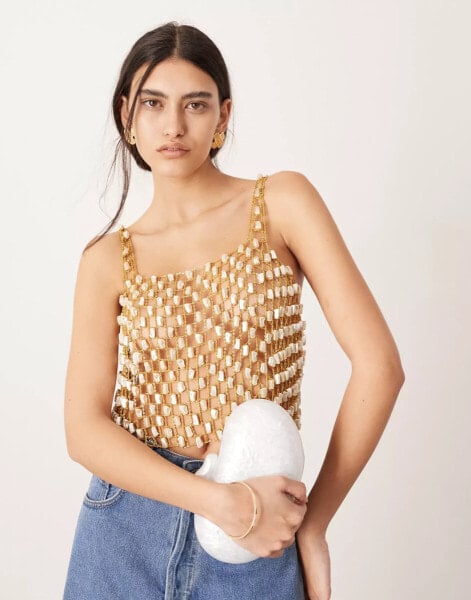 ASOS EDITION – Kurzes, ärmelloses Oberteil in Gold mit Perlen- und Kettenverzierung