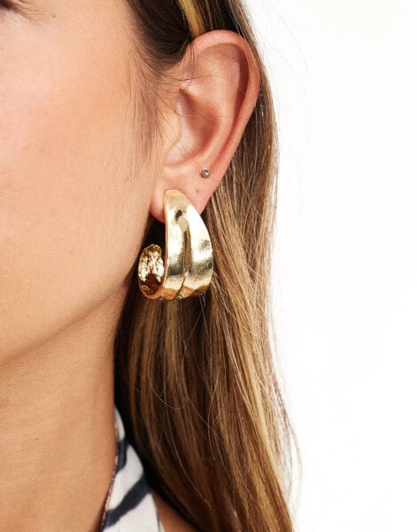 DesignB London wave chunky hoop earrings in gold