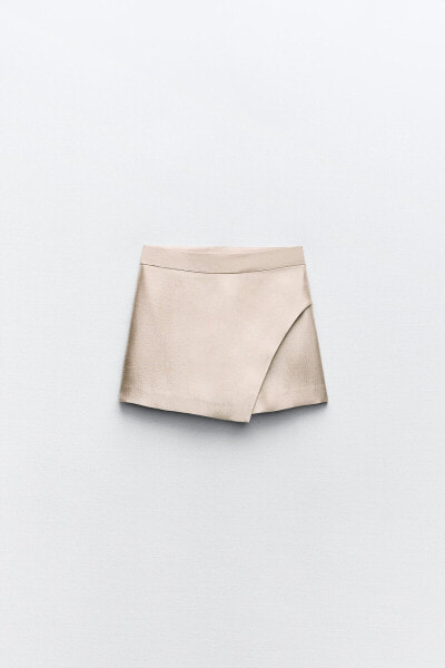 Shiny-effect skort