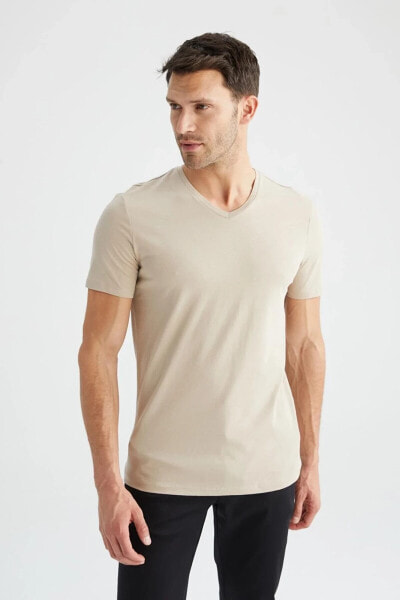 Футболка Defacto Slim Fit V Yaka Basic Cotton.