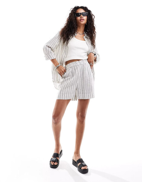 ONLY linen mix pull on short co-ord in white with grey stripe