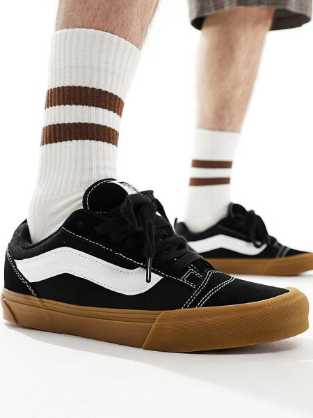 Vans Knu Skool in black and gum