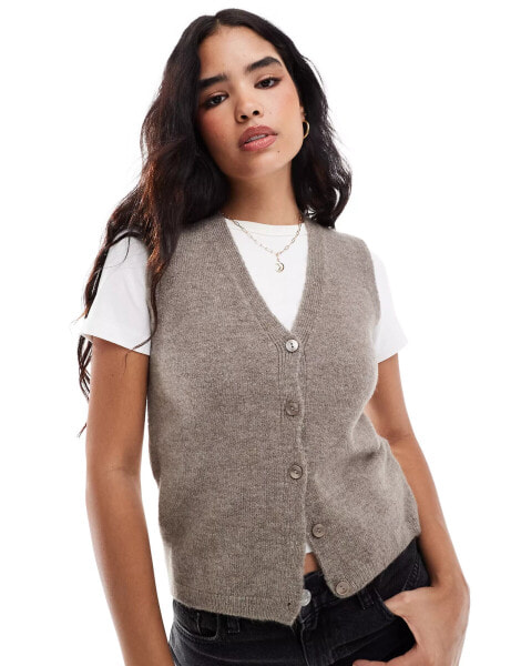 New Look button down vest in mink