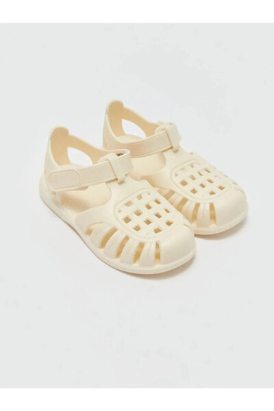 LCW STEPS Delikli Kız Bebek Sandalet