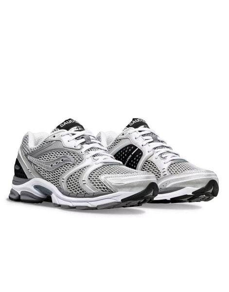 Saucony Progrid Triumph 4 trainers in grey and silver