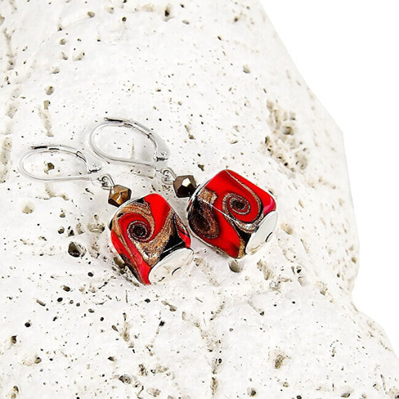 Unmistakable women´s Bloody Mary earrings made of Lampglas