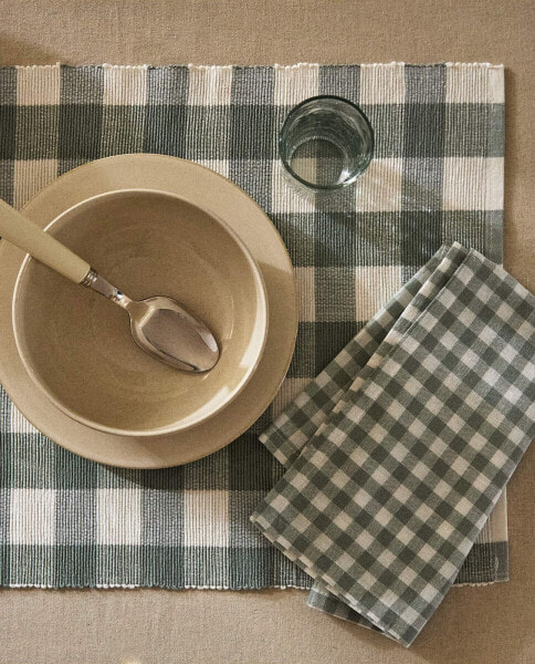 Check placemat and napkin pack