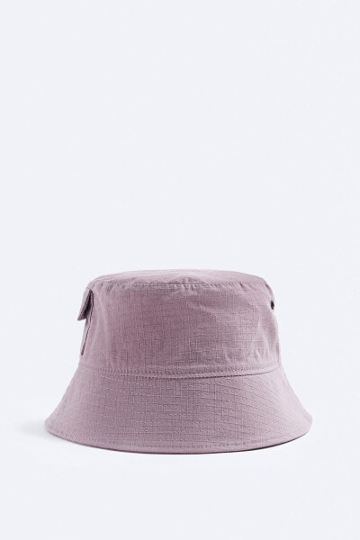 Bucket hat with pocket