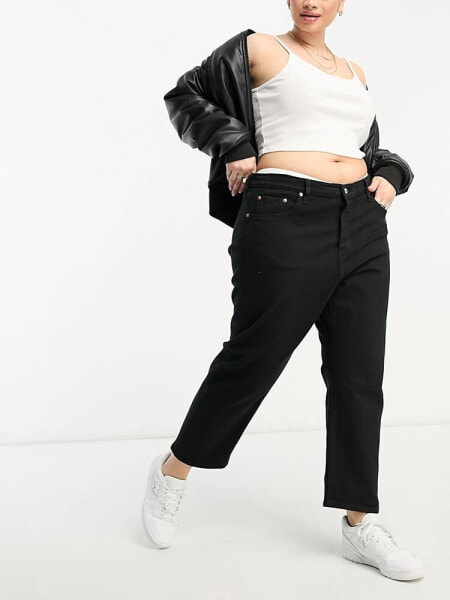 Levi's Plus 501 crop jeans in black